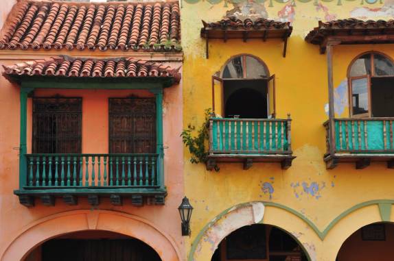 Passaendo no centro histórico de Cartagena, na Colômbia